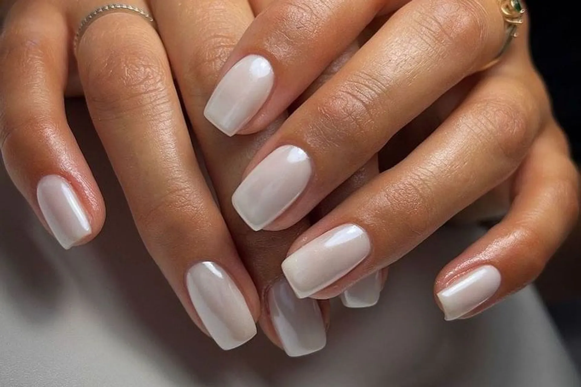 unhas elegantes curtas para o trabalho